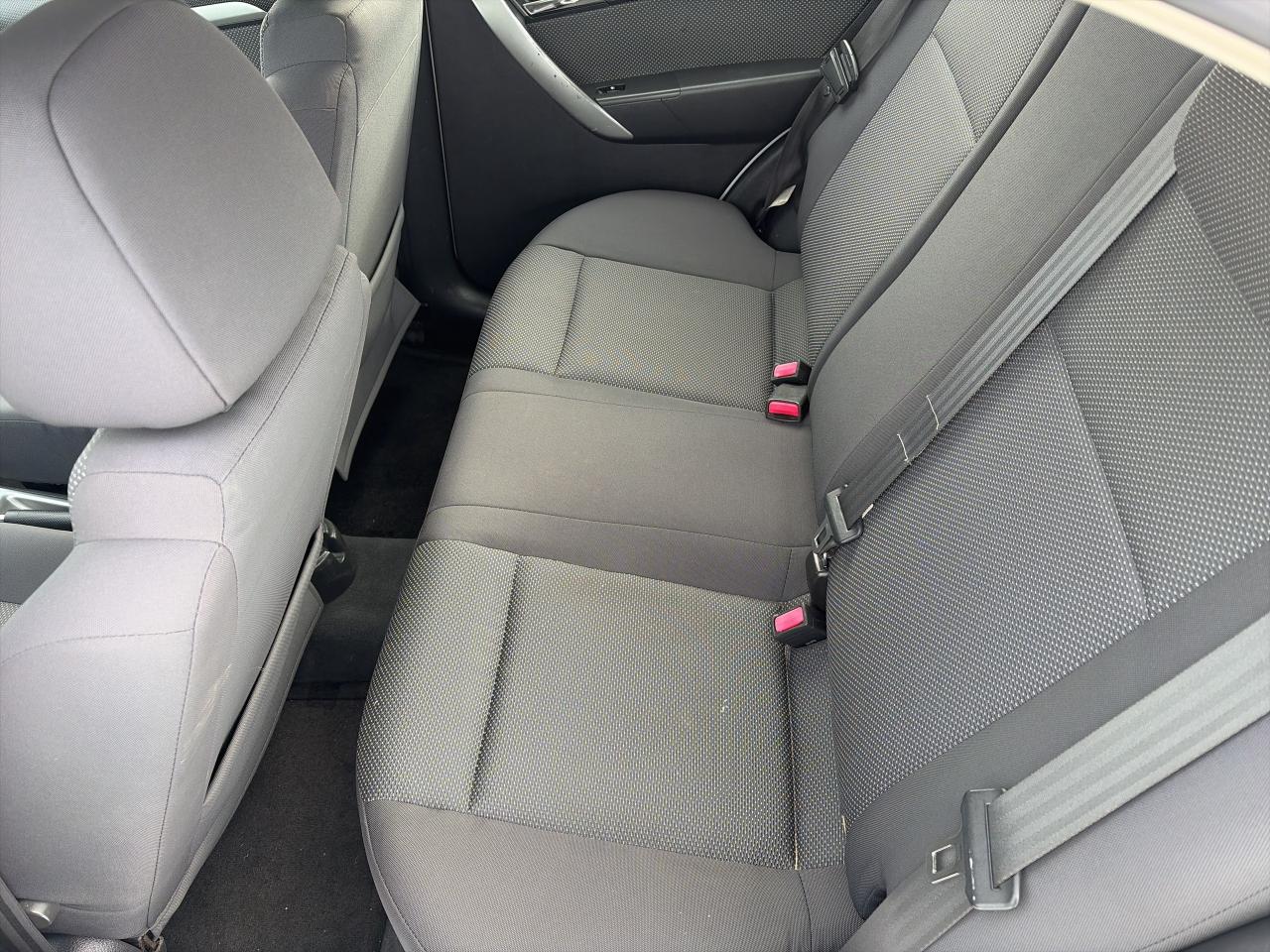 2009 Pontiac G3 Wave ONE OWNER-SE-LOW KM-SUNROOF-CLEAN Photo