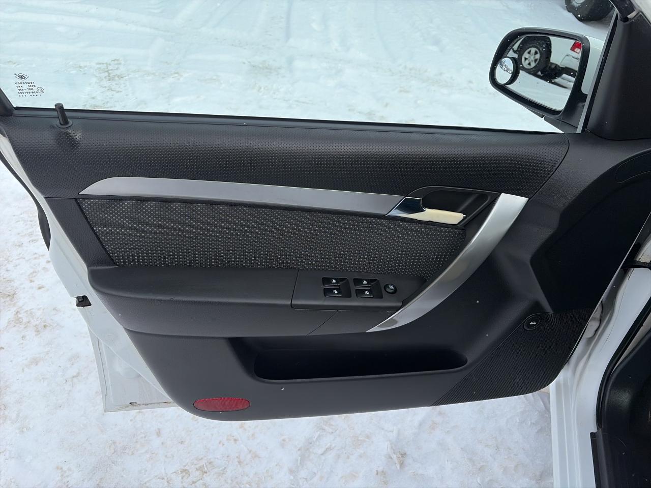 2009 Pontiac G3 Wave ONE OWNER-SE-LOW KM-SUNROOF-CLEAN Photo