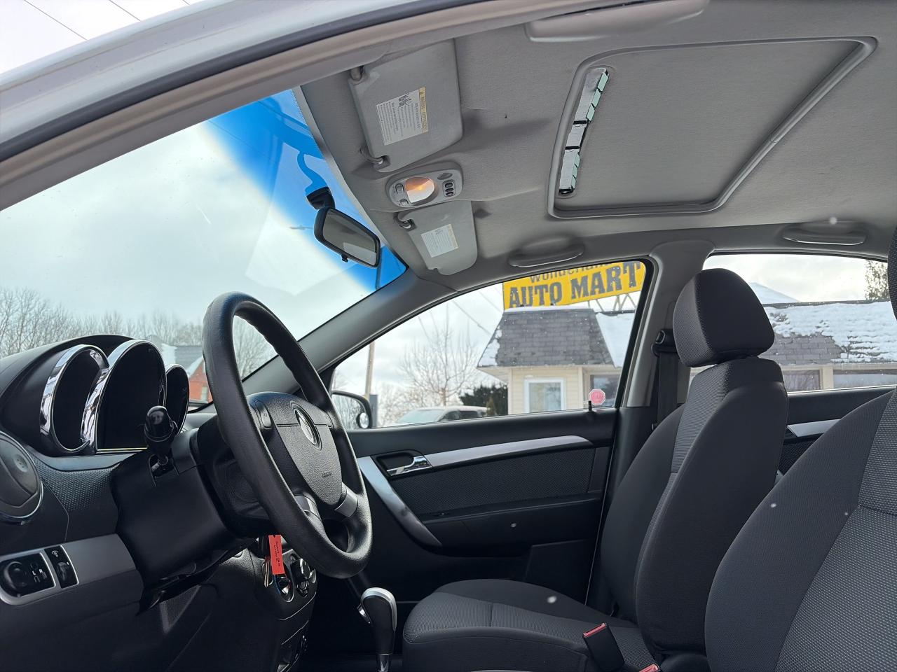 2009 Pontiac G3 Wave ONE OWNER-SE-LOW KM-SUNROOF-CLEAN Photo