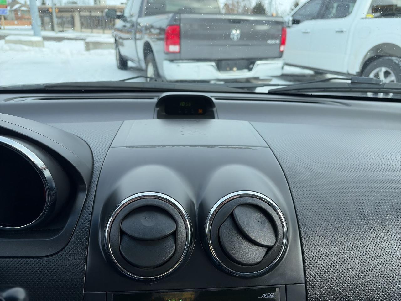 2009 Pontiac G3 Wave ONE OWNER-SE-LOW KM-SUNROOF-CLEAN Photo