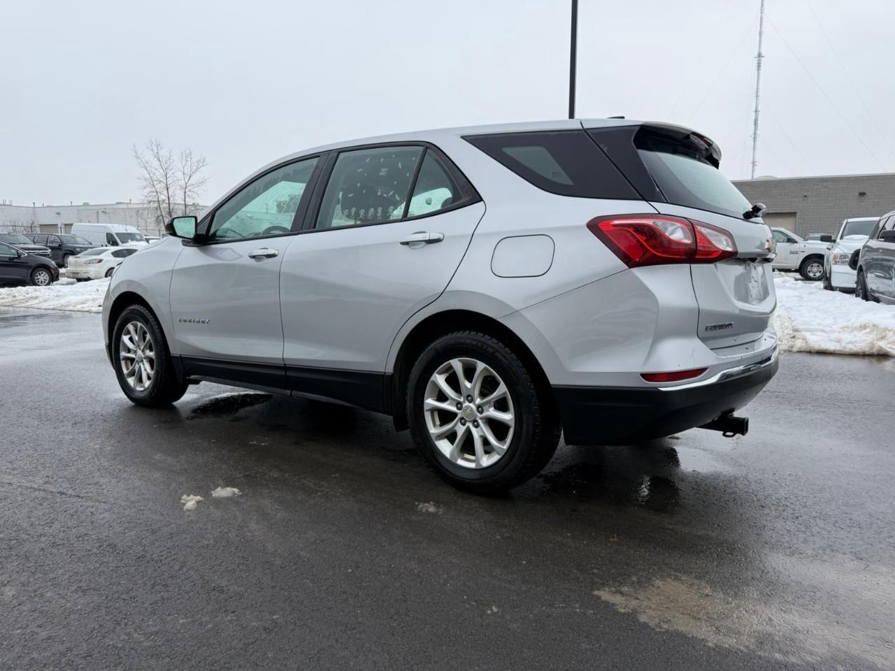 2018 Chevrolet Equinox LS Front-Wheel Drive Photo2