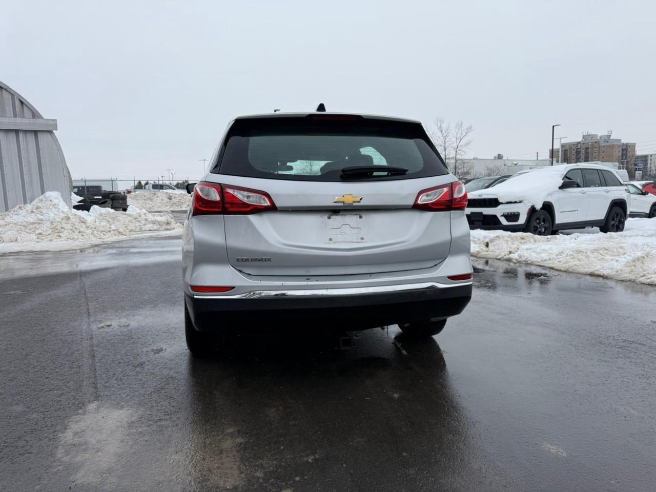 2018 Chevrolet Equinox LS Front-Wheel Drive Photo3