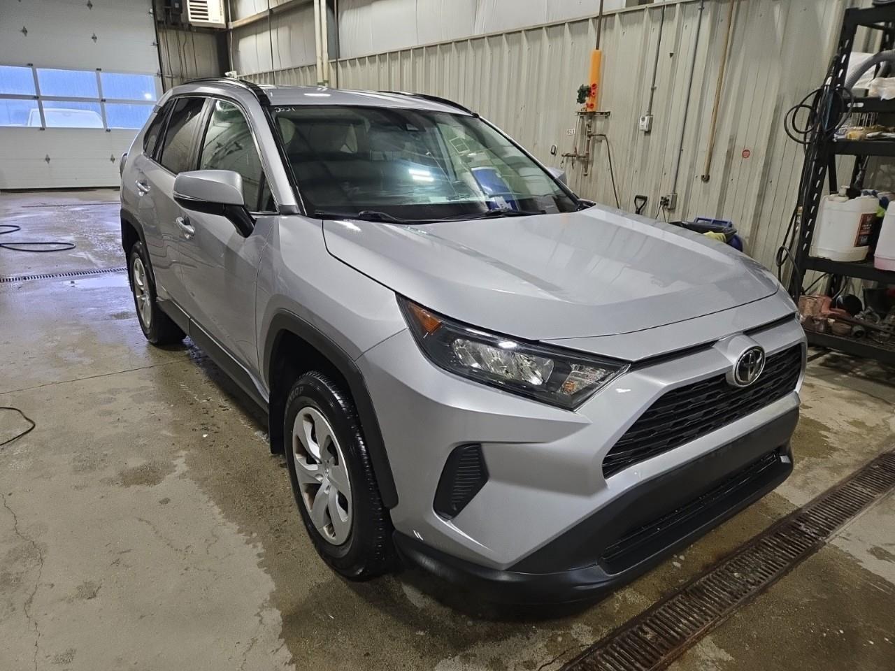 2021 Toyota RAV4 LE 4dr Front-wheel Drive Photo
