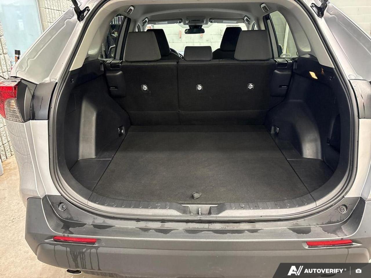 2021 Toyota RAV4 LE 4dr Front-wheel Drive Photo