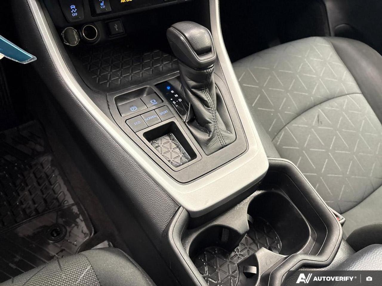 2021 Toyota RAV4 LE 4dr Front-wheel Drive Photo