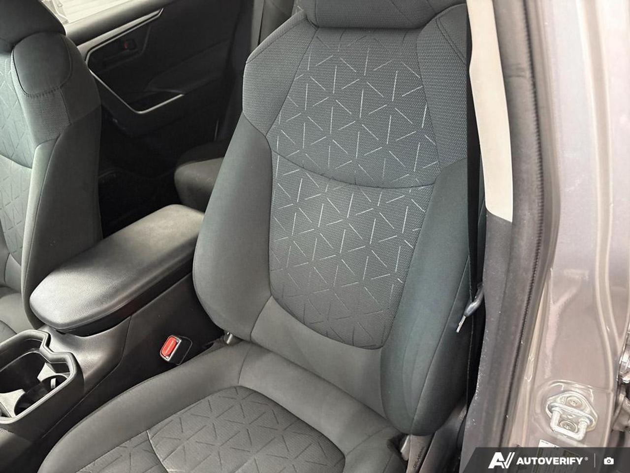 2021 Toyota RAV4 LE 4dr Front-wheel Drive Photo