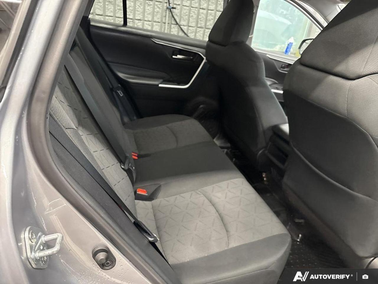 2021 Toyota RAV4 LE 4dr Front-wheel Drive Photo