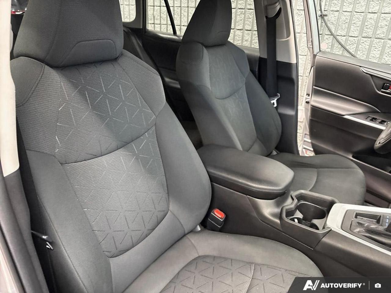 2021 Toyota RAV4 LE 4dr Front-wheel Drive Photo