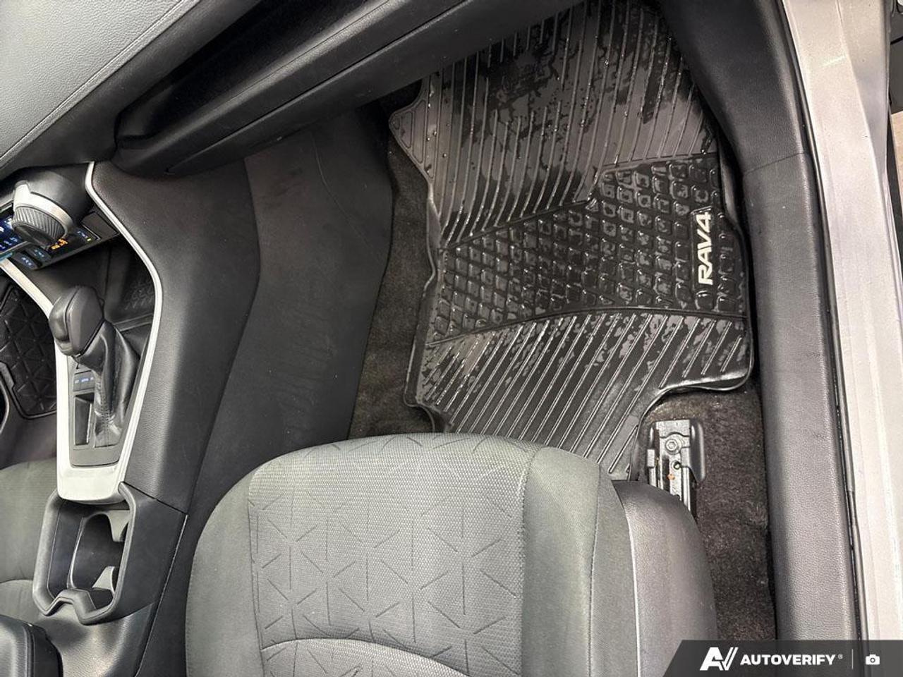 2021 Toyota RAV4 LE 4dr Front-wheel Drive Photo