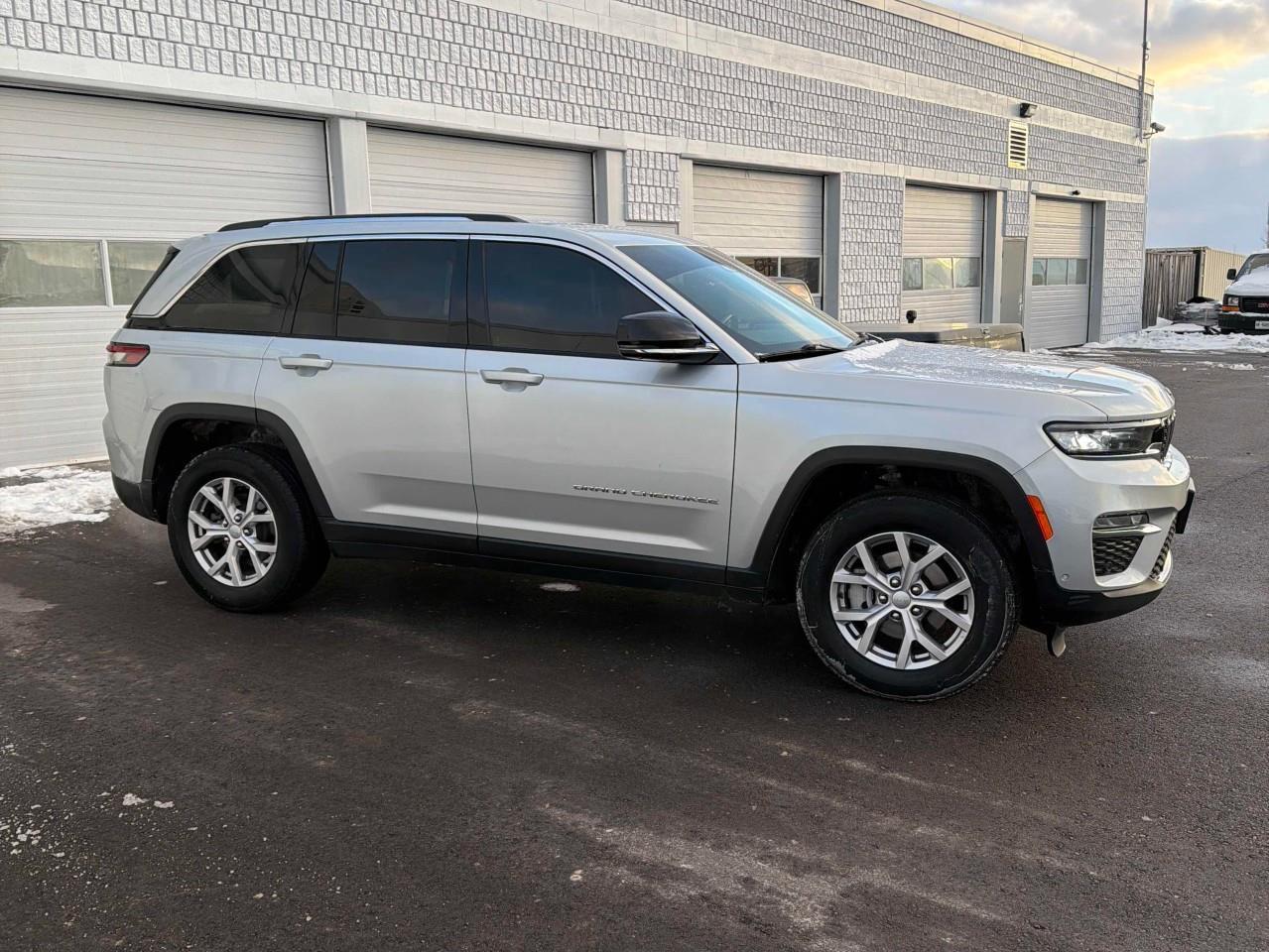 2022 Jeep Grand Cherokee Limited 4dr 4x4 Photo4