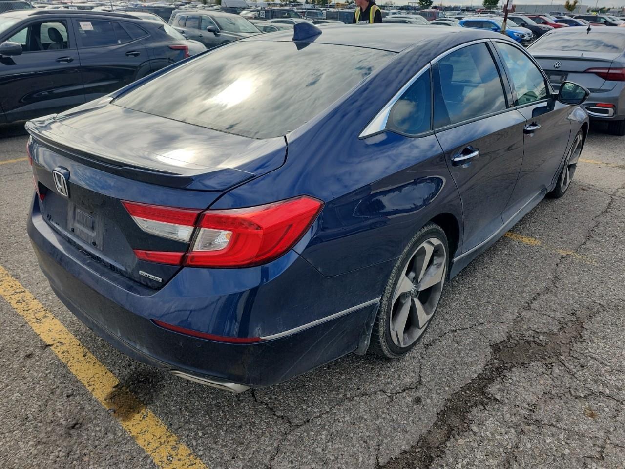 2020 Honda Accord Touring 1.5T 4dr Sedan Photo4