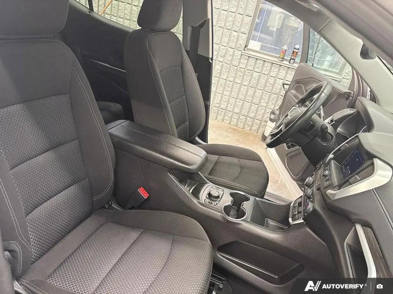 2023 GMC Terrain SLE Front-Wheel Drive Photo