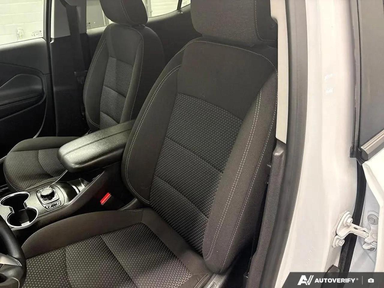 2023 GMC Terrain SLE Front-Wheel Drive Photo