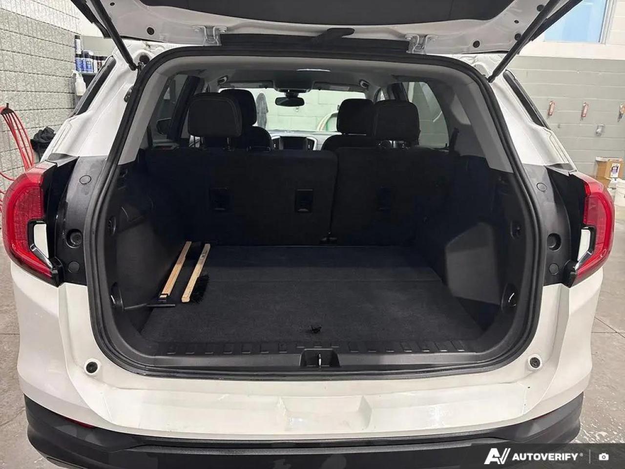 2023 GMC Terrain SLE Front-Wheel Drive Photo