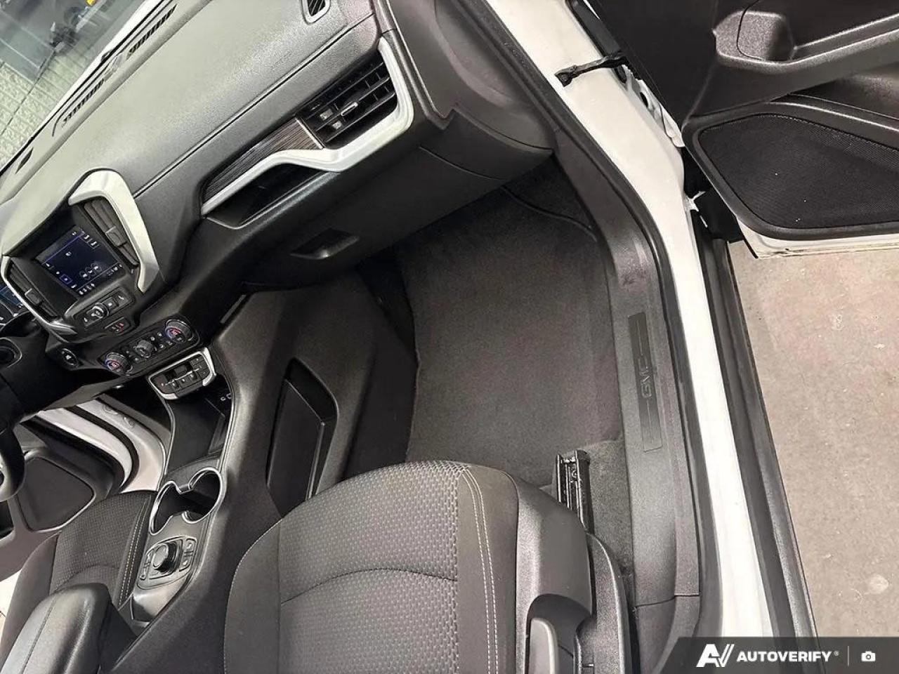 2023 GMC Terrain SLE Front-Wheel Drive Photo