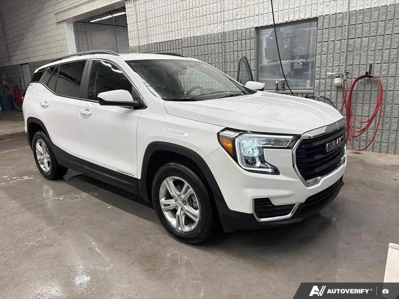 2023 GMC Terrain SLE Front-Wheel Drive Photo