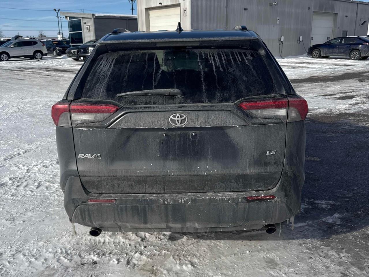 2020 Toyota RAV4 LE 4dr Front-wheel Drive Photo4