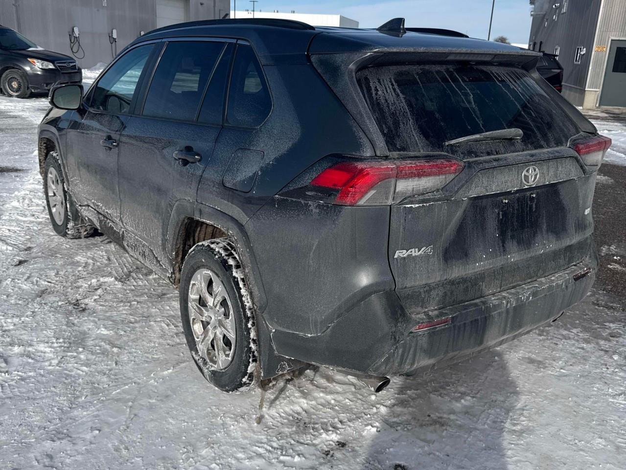 2020 Toyota RAV4 LE 4dr Front-wheel Drive Photo3