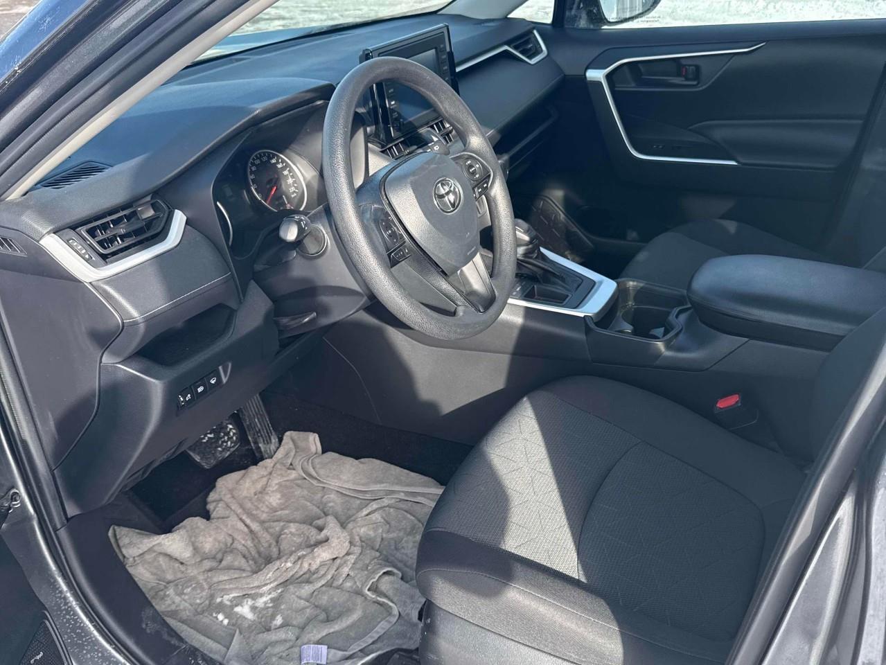 2020 Toyota RAV4 LE 4dr Front-wheel Drive Photo