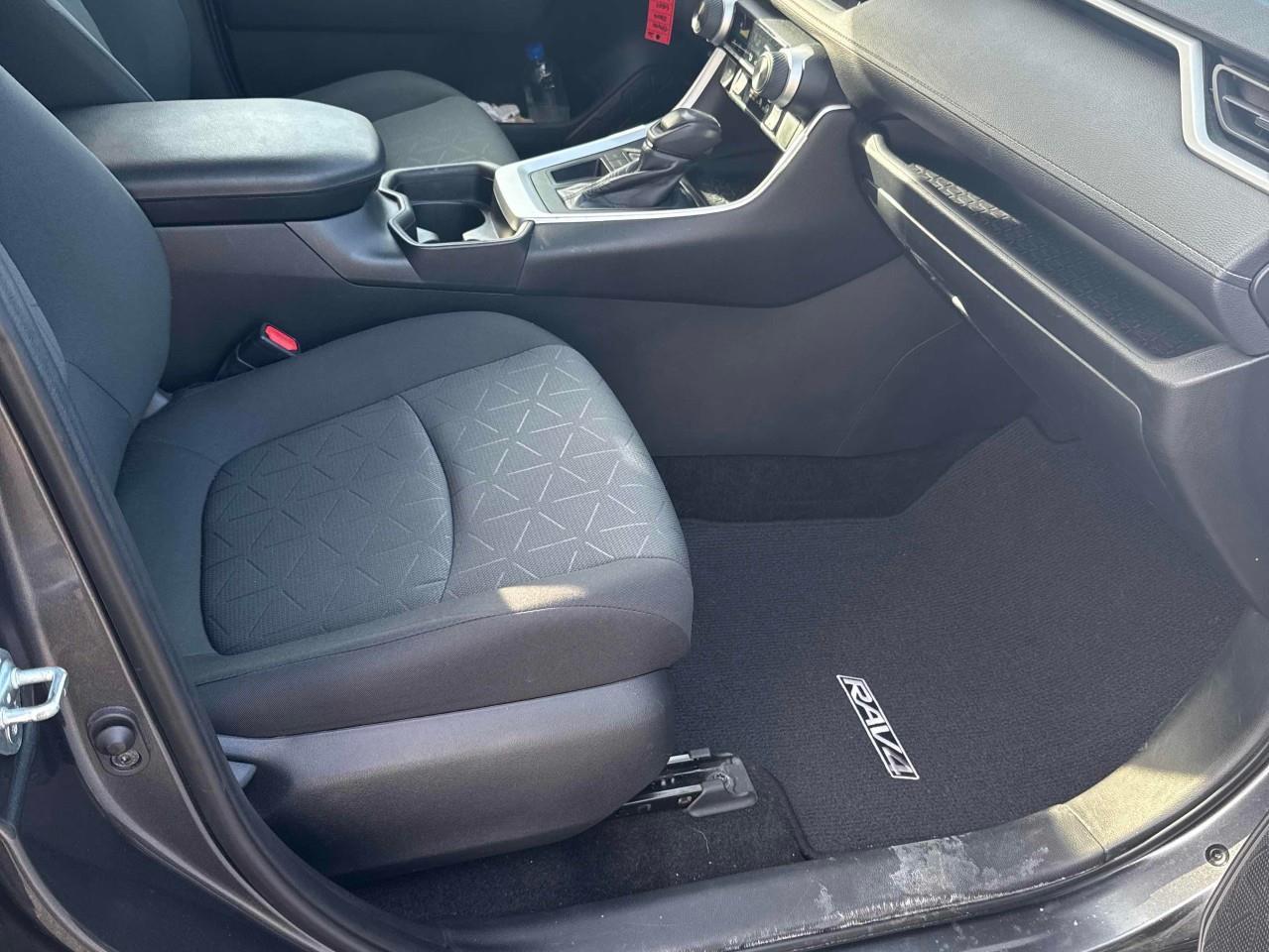 2020 Toyota RAV4 LE 4dr Front-wheel Drive Photo