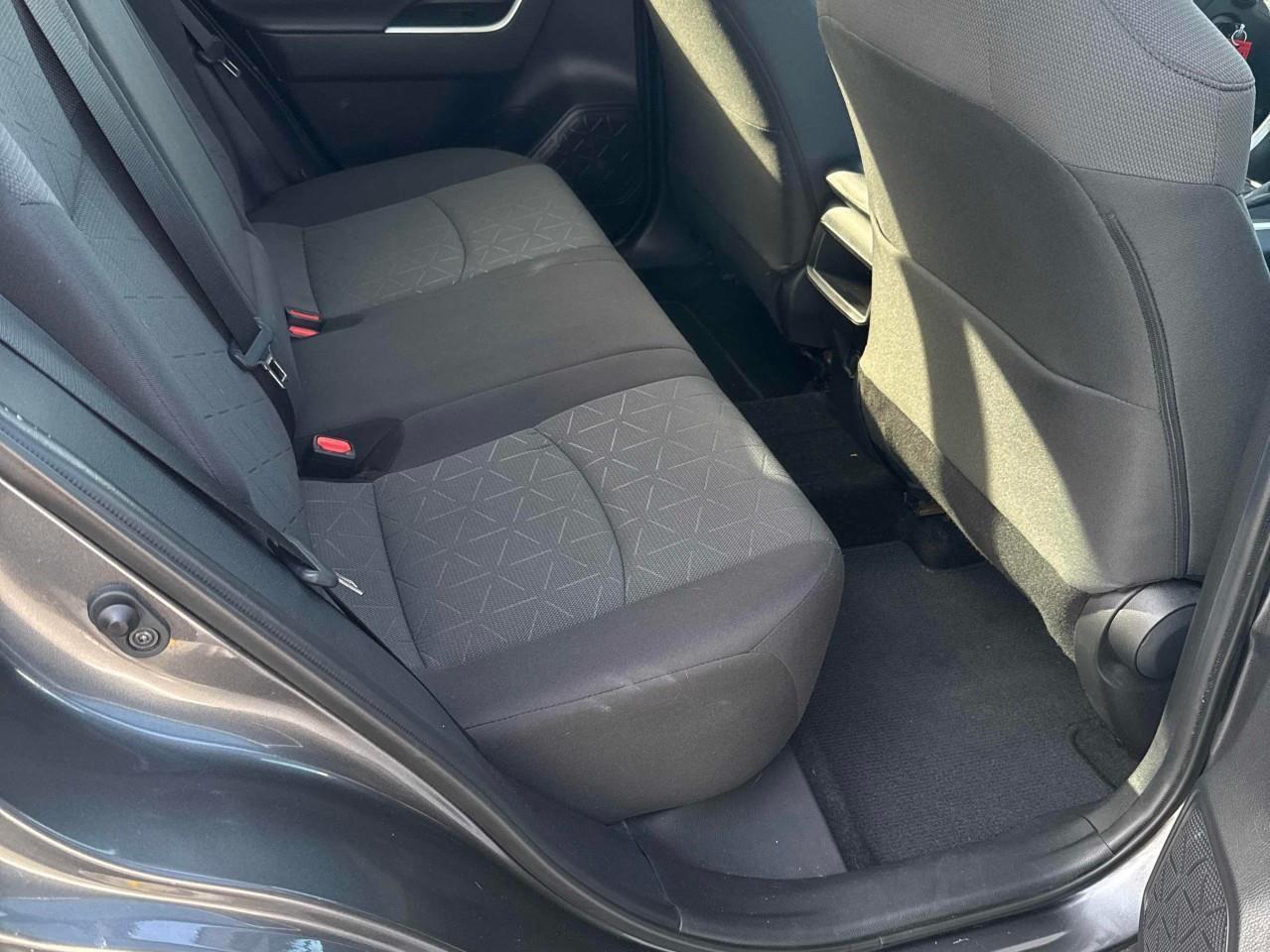 2020 Toyota RAV4 LE 4dr Front-wheel Drive Photo