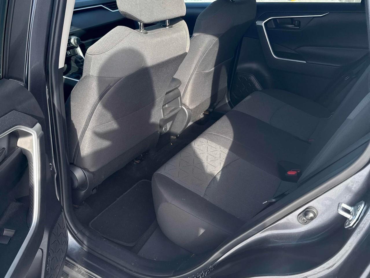 2020 Toyota RAV4 LE 4dr Front-wheel Drive Photo