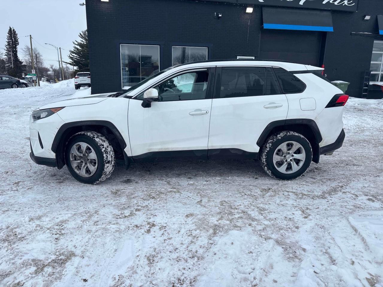 2021 Toyota RAV4 LE 4dr Front-wheel Drive Photo2