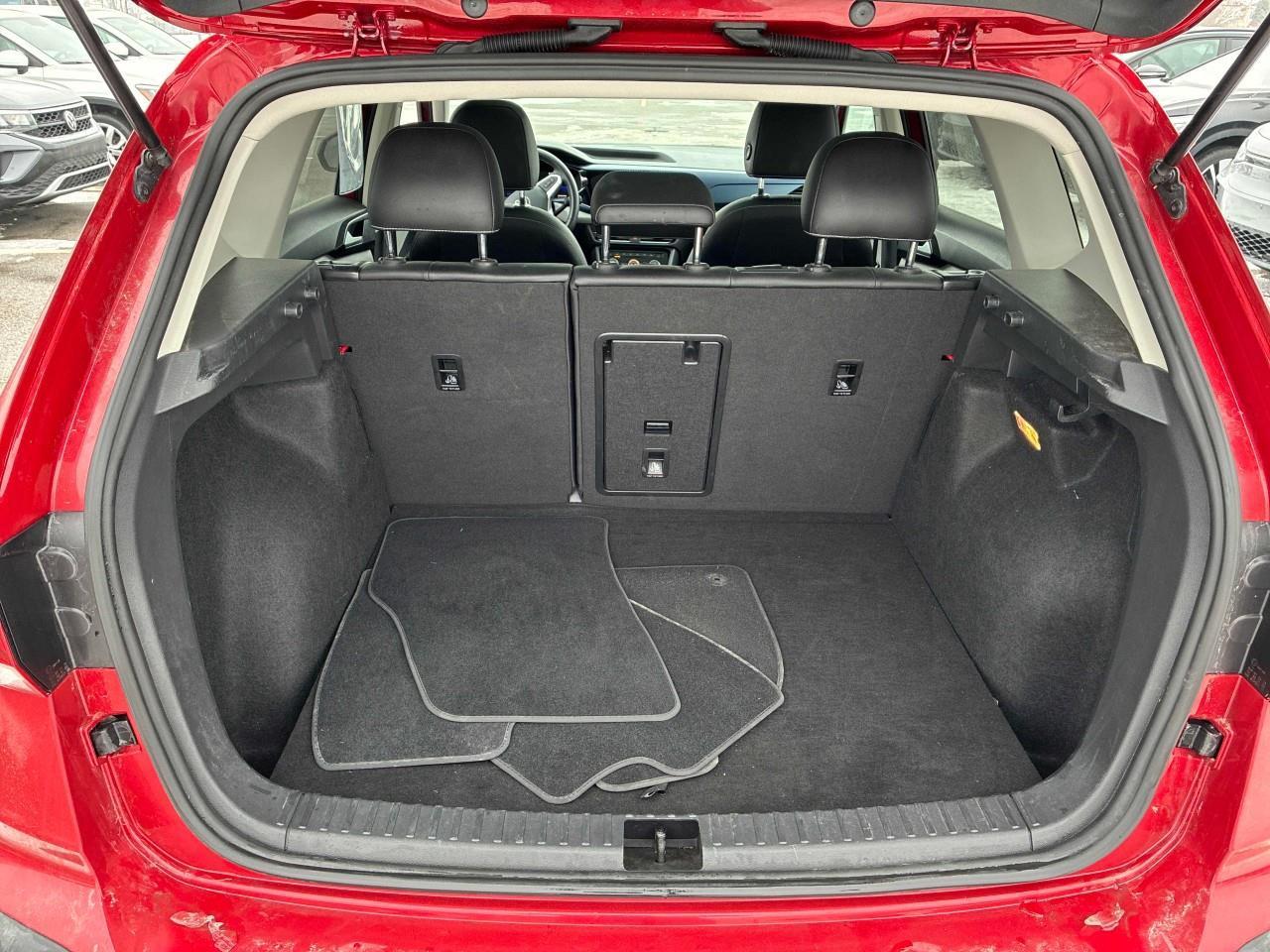 2022 Volkswagen Taos Comfortline 4dr All-Wheel Drive 4MOTION Photo