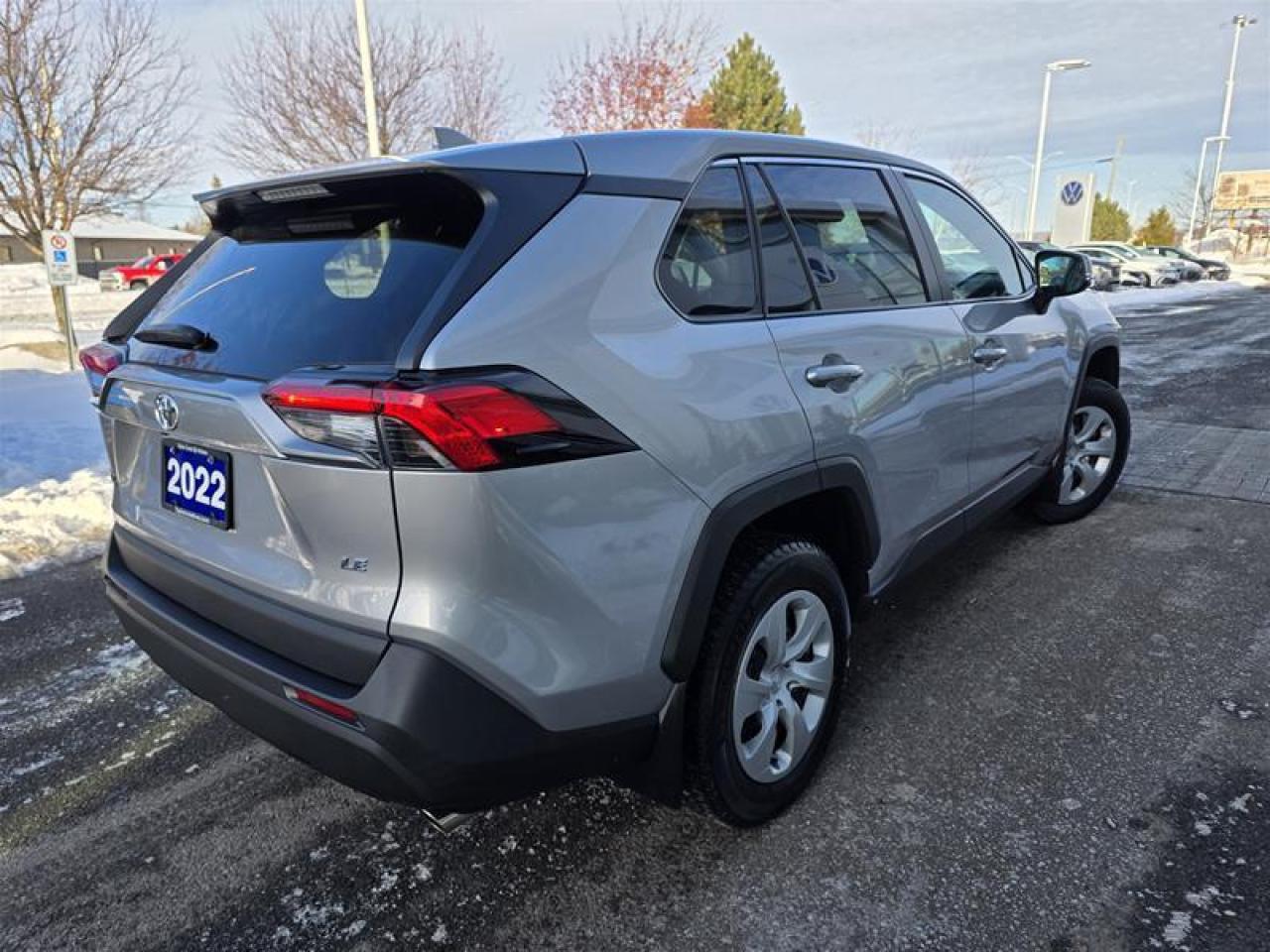 2022 Toyota RAV4 LE FWD W/Winter wheel pkg Photo4