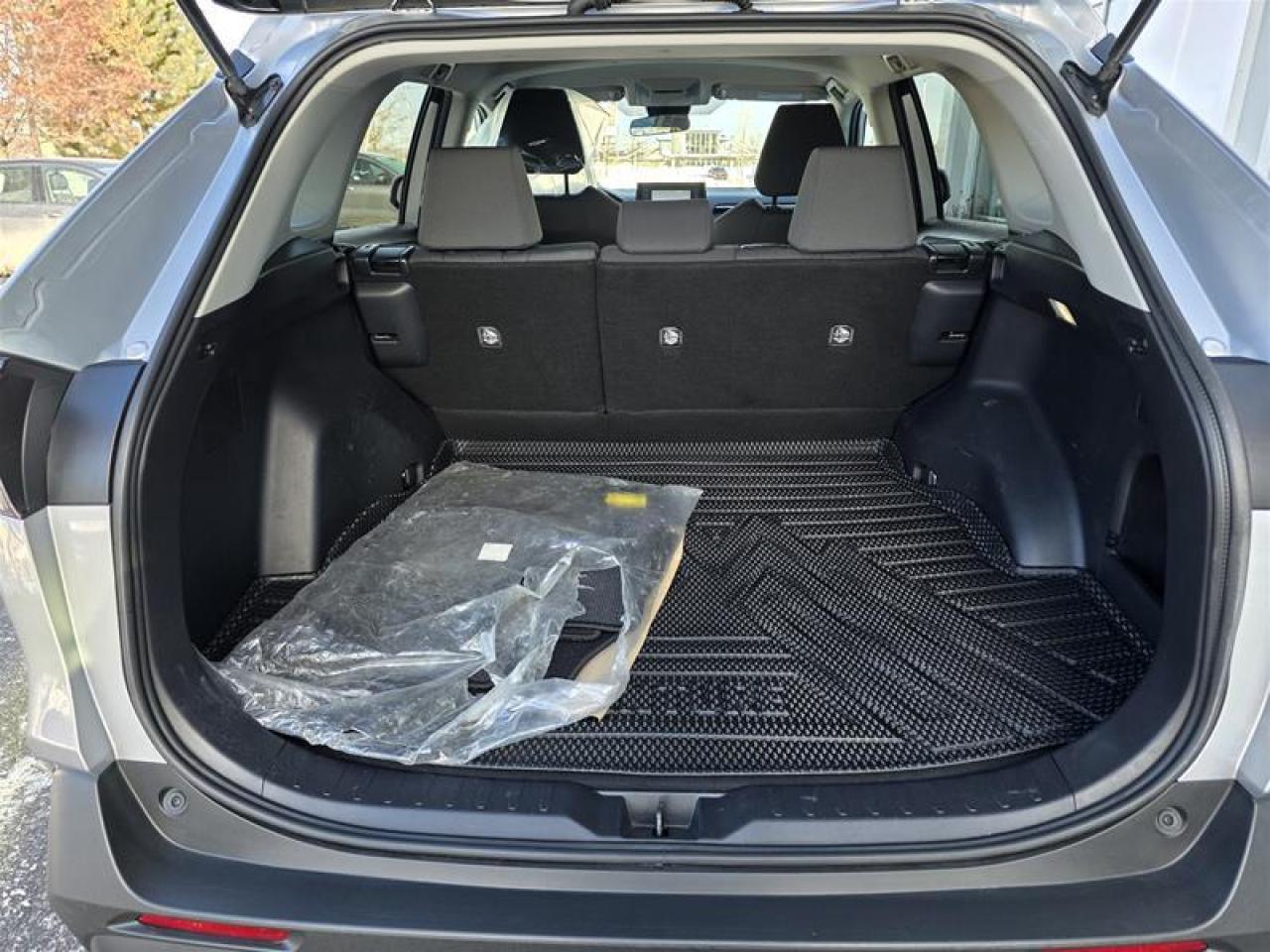 2022 Toyota RAV4 LE FWD W/Winter wheel pkg Photo