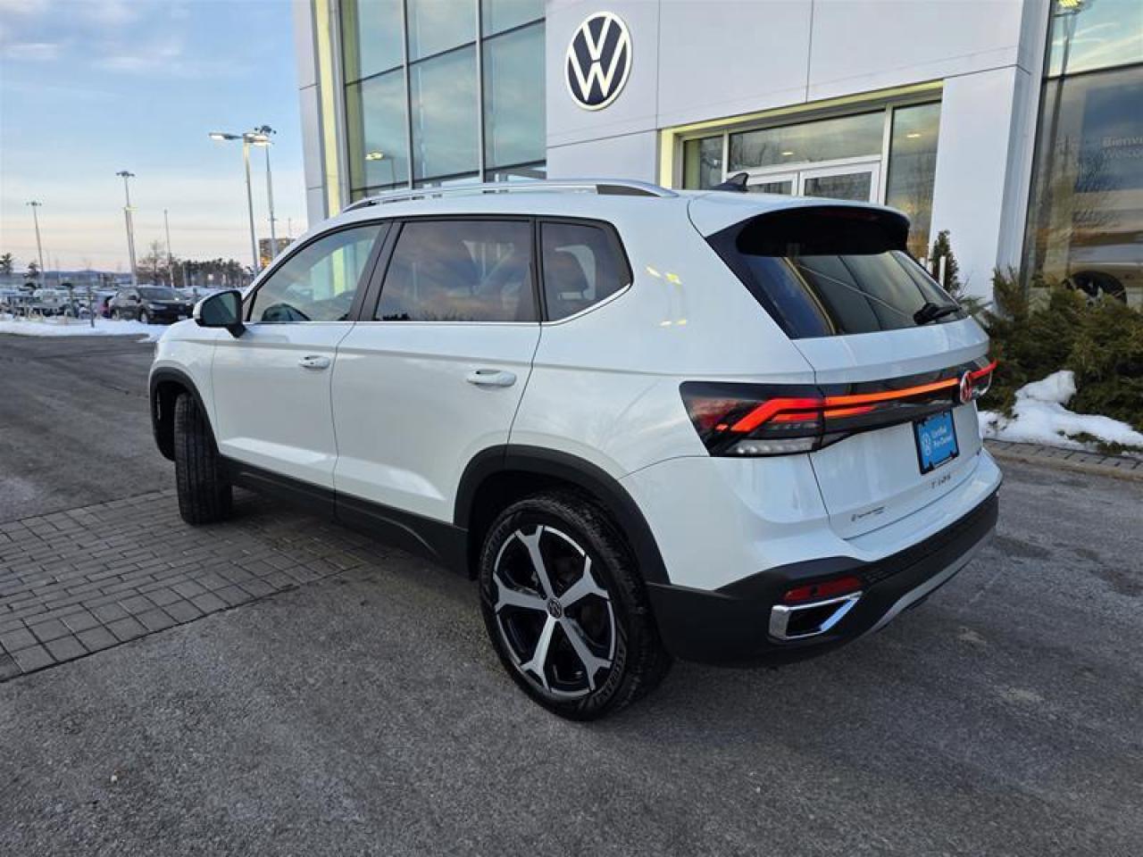 2025 Volkswagen Taos Highline 4MOTION Photo