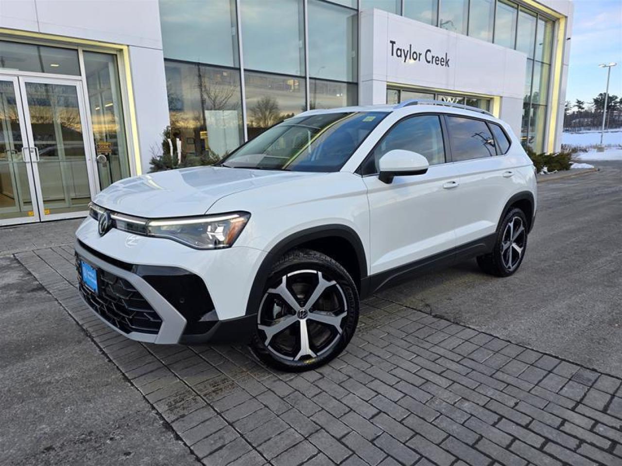 2025 Volkswagen Taos Highline 4MOTION Photo0