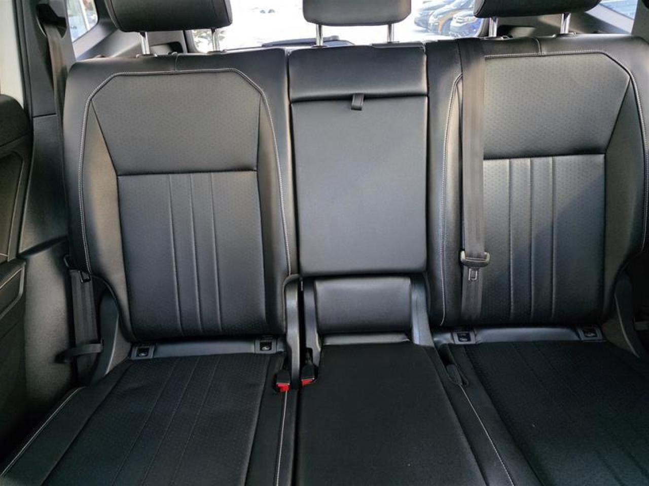 2022 Volkswagen Tiguan Comfortline R-Line Black 2.0T 8sp at w/Tip 4M Photo