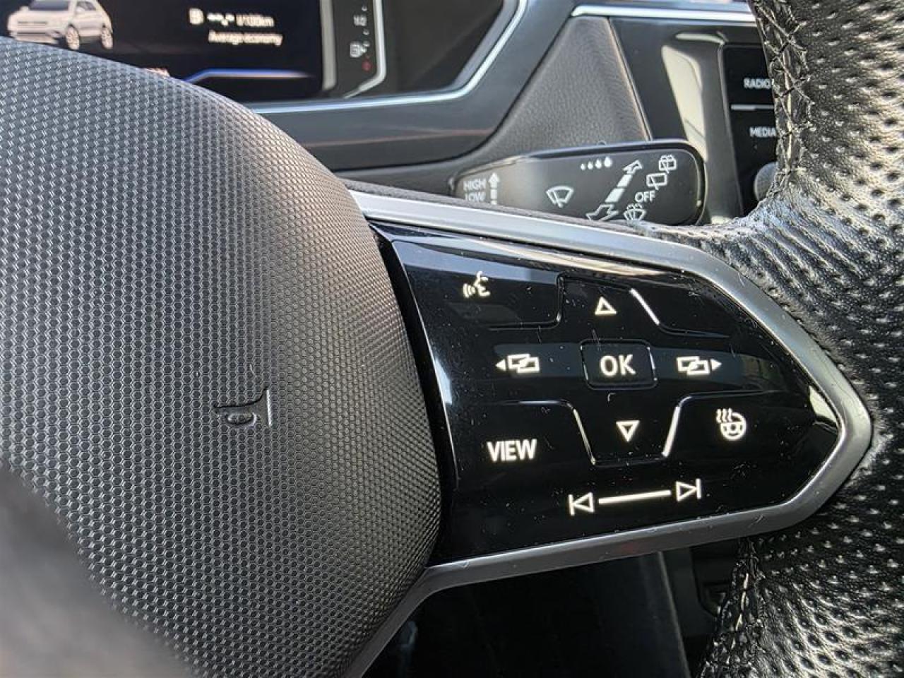 2022 Volkswagen Tiguan Comfortline R-Line Black 2.0T 8sp at w/Tip 4M Photo