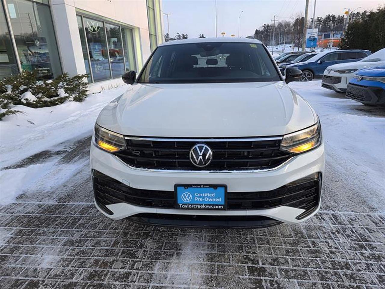 2022 Volkswagen Tiguan Comfortline R-Line Black 2.0T 8sp at w/Tip 4M Photo