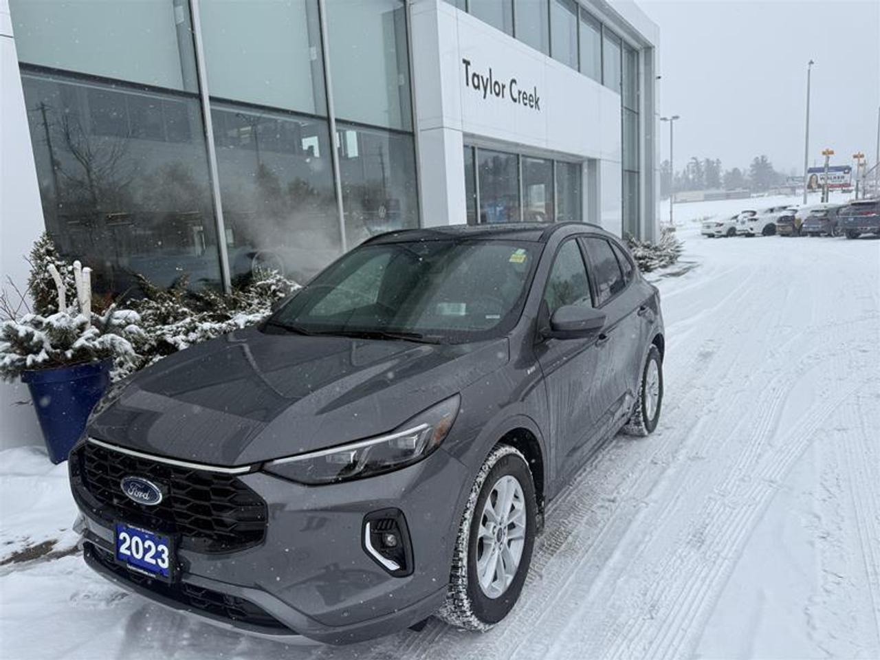 2023 Ford Escape ST- Line Elite AWD 2.0L W/Winter tire pkg Photo0