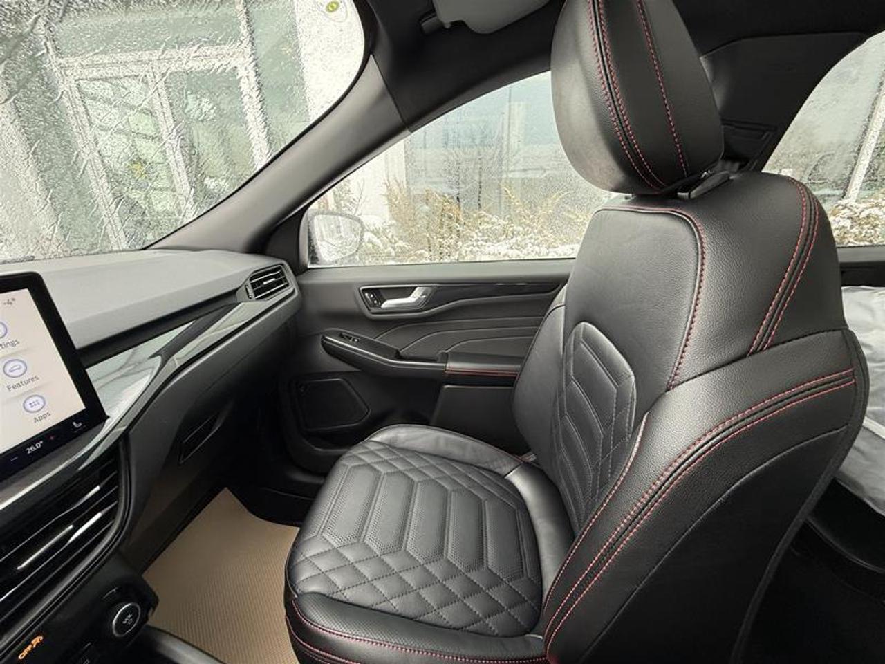 2023 Ford Escape ST- Line Elite AWD 2.0L W/Winter tire pkg Photo