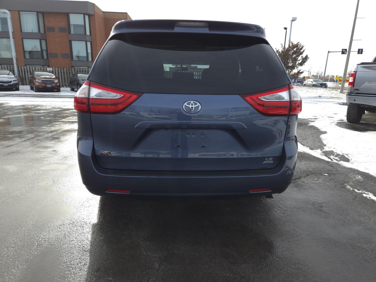 2017 Toyota Sienna 5dr LE 7-Pass AWD Photo