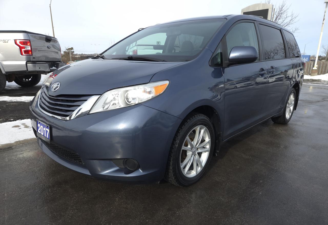 2017 Toyota Sienna 5dr LE 7-Pass AWD Photo