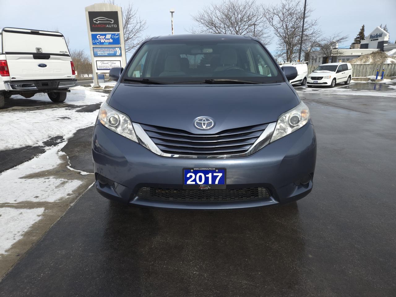 2017 Toyota Sienna 5dr LE 7-Pass AWD Photo