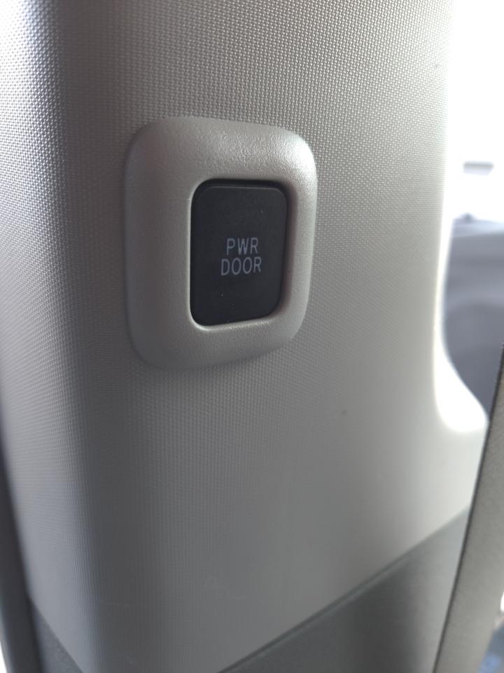 2017 Toyota Sienna 5dr LE 7-Pass AWD Photo