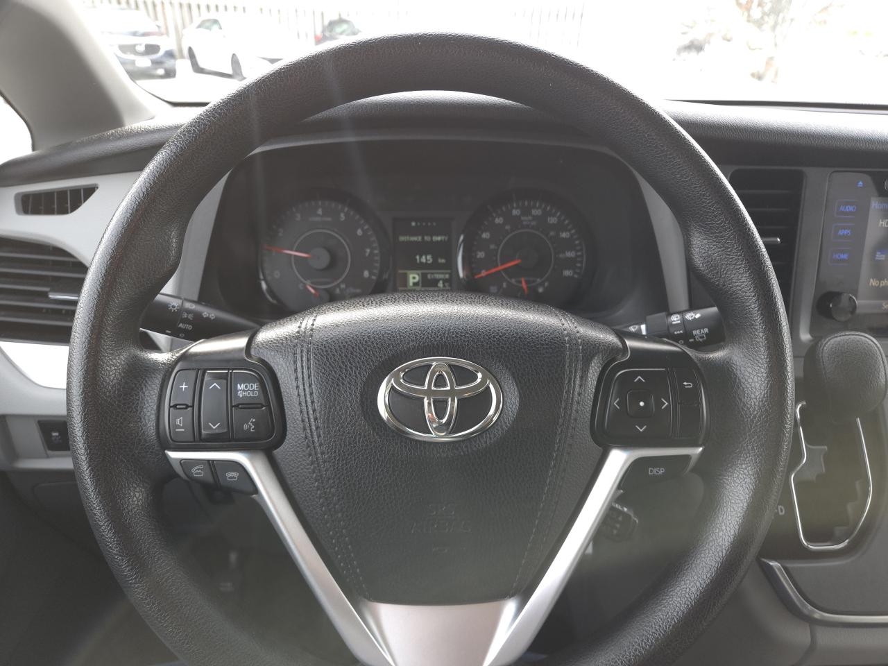 2017 Toyota Sienna 5dr LE 7-Pass AWD Photo