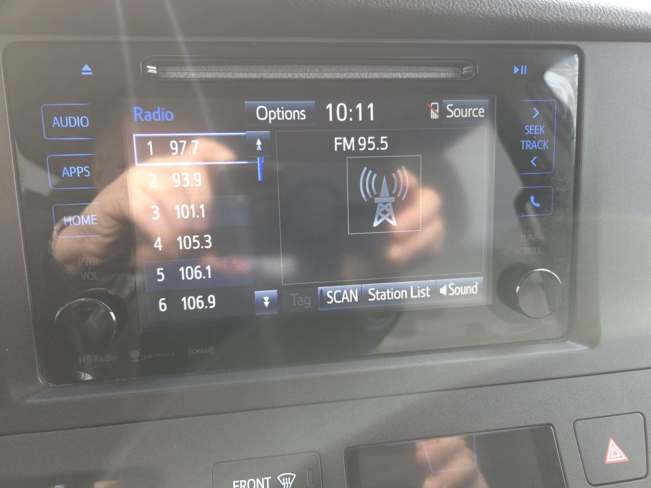 2017 Toyota Sienna 5dr LE 7-Pass AWD Photo