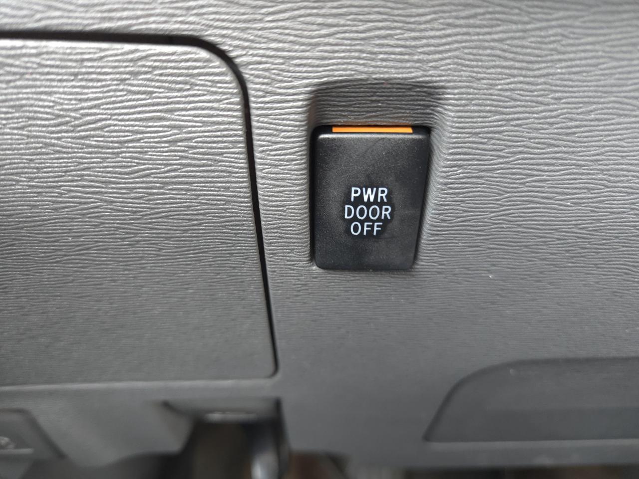 2017 Toyota Sienna 5dr LE 7-Pass AWD Photo