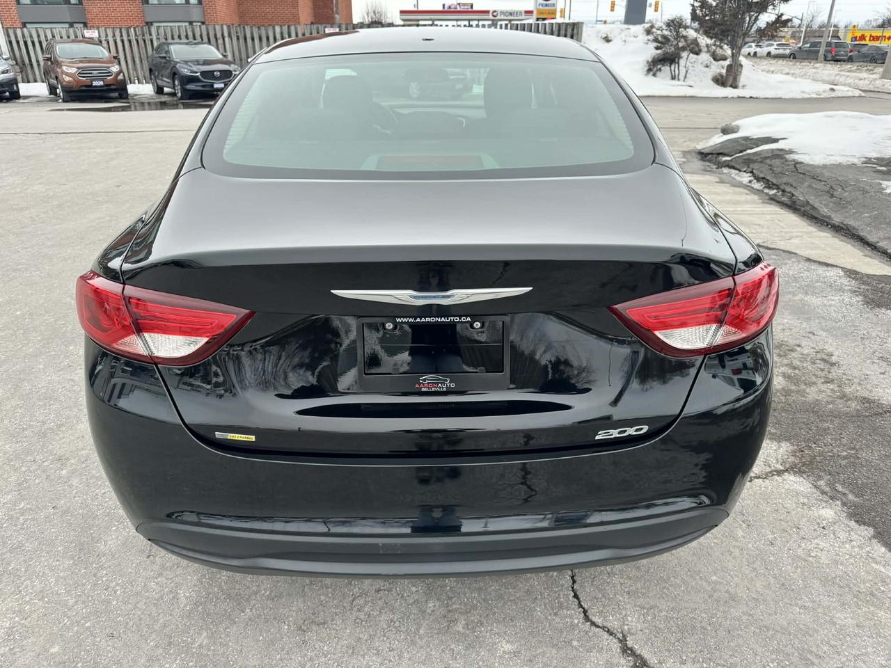 2015 Chrysler 200 4dr Sdn LX FWD Photo