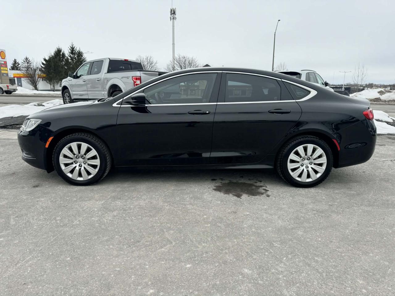 2015 Chrysler 200 4dr Sdn LX FWD Photo