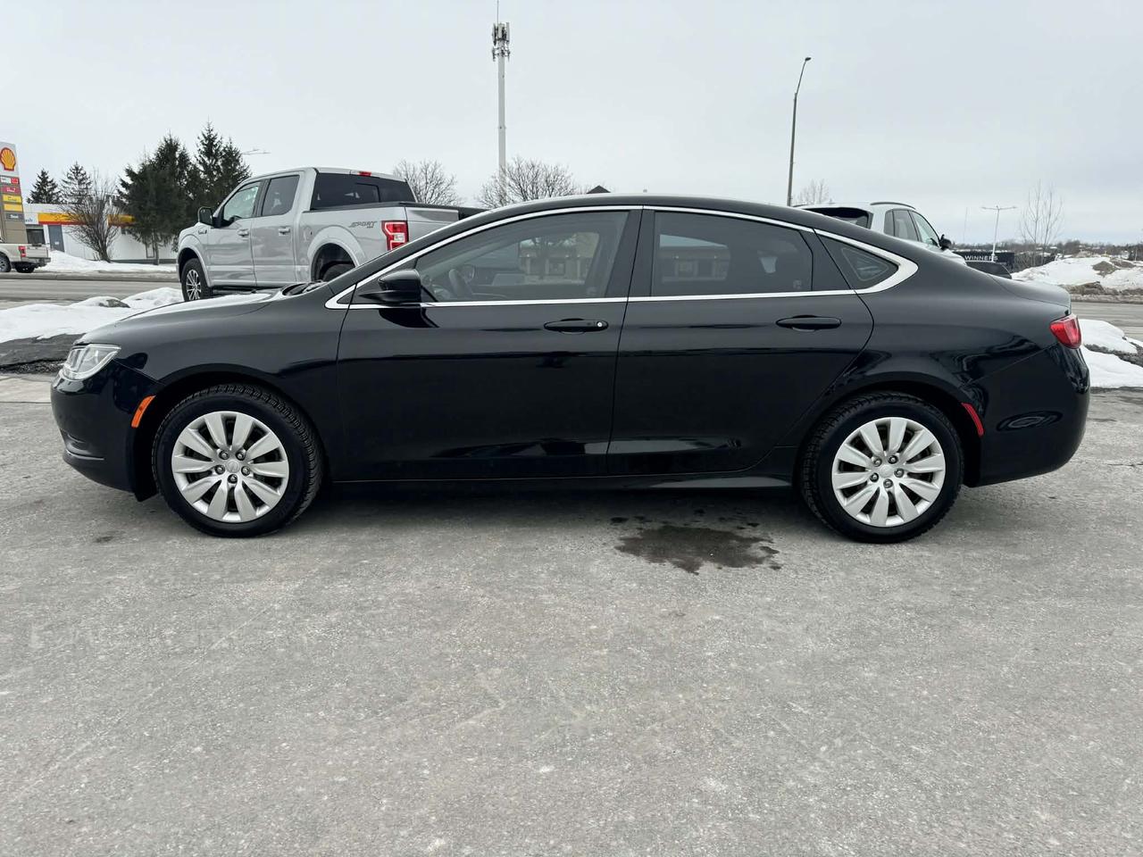 2015 Chrysler 200 4dr Sdn LX FWD Photo