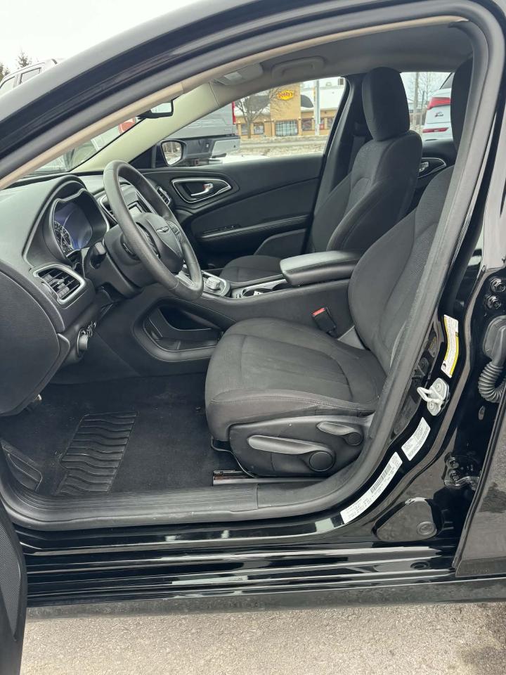 2015 Chrysler 200 4dr Sdn LX FWD Photo