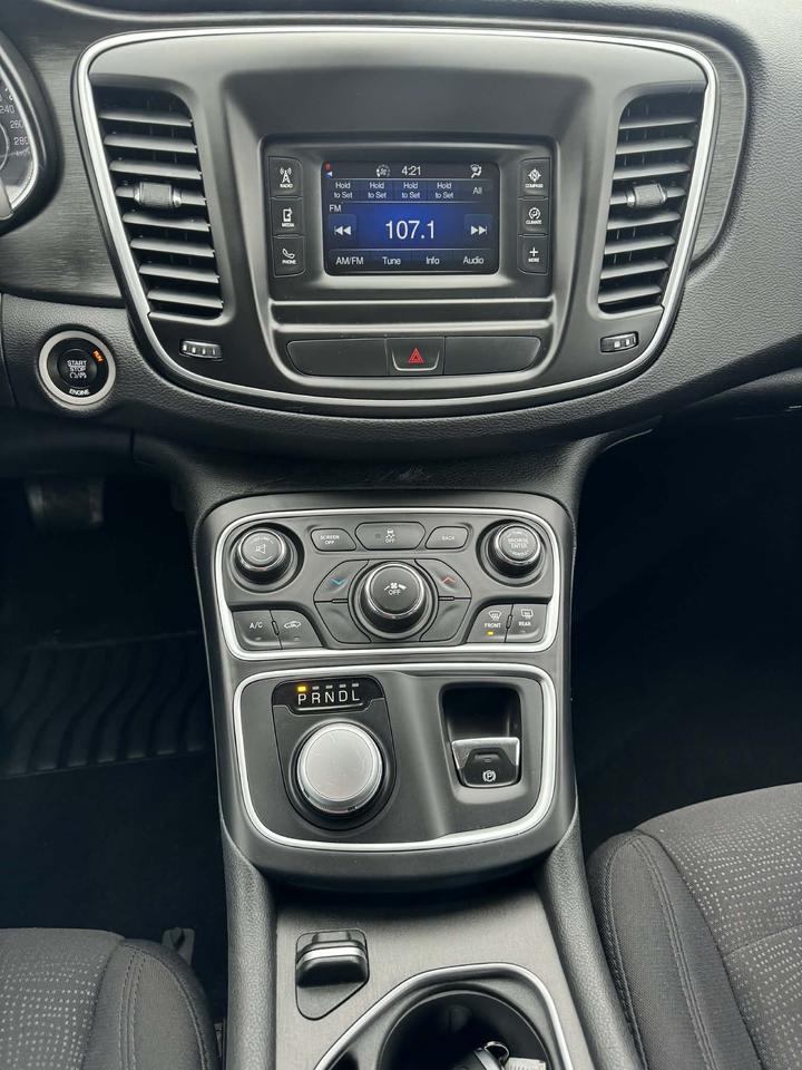 2015 Chrysler 200 4dr Sdn LX FWD Photo