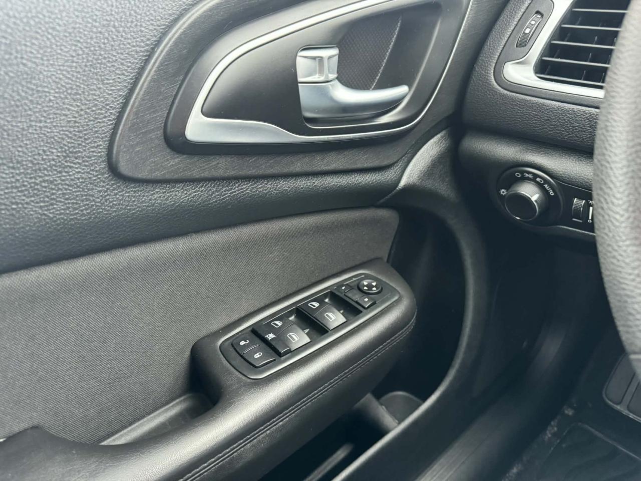 2015 Chrysler 200 4dr Sdn LX FWD Photo